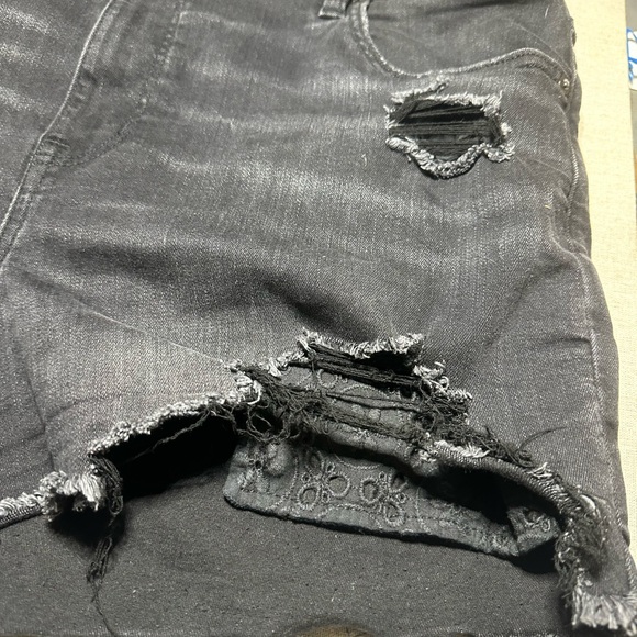 American Eagle Black Distressed Stretch Denim Shorts Size 20 - Picture 4 of 8